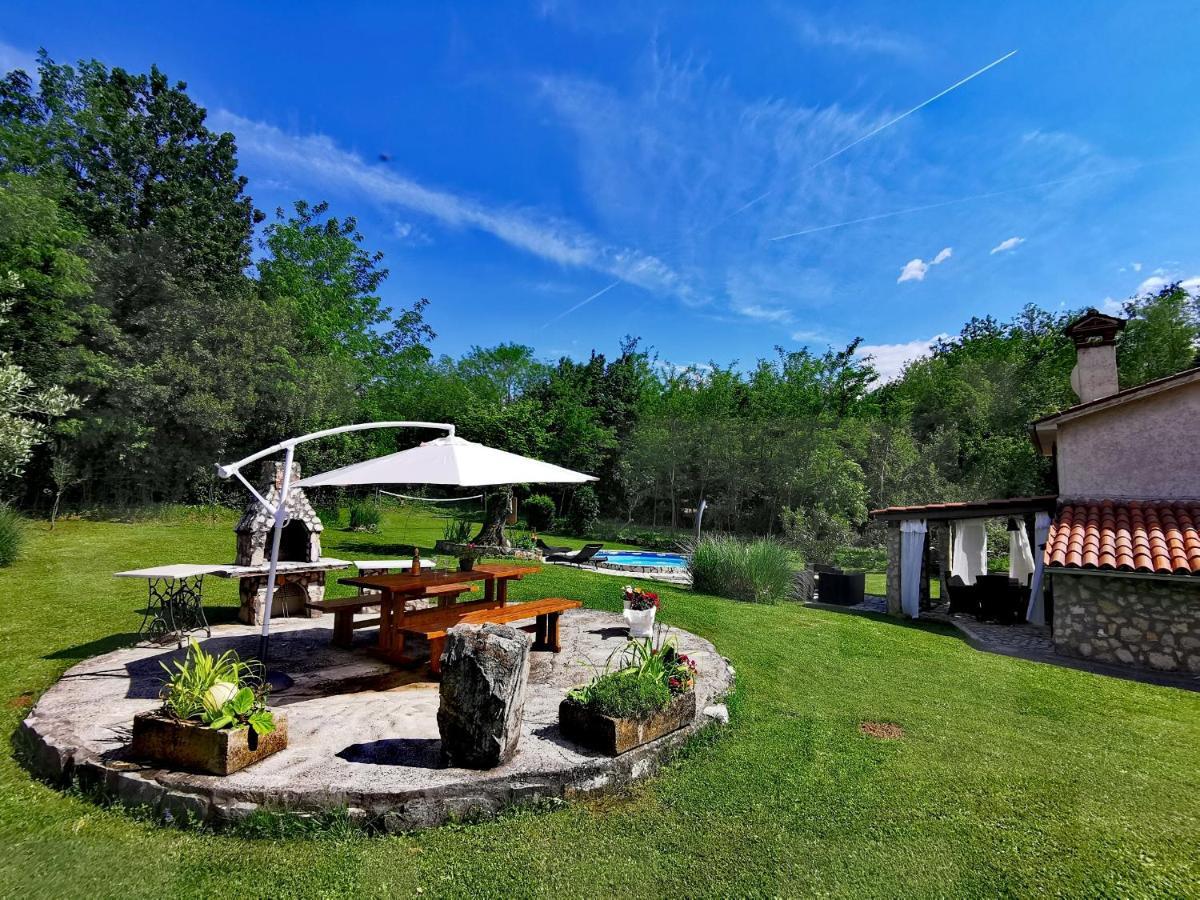 Holiday House Vuki Nedescina Exterior foto